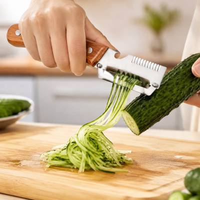 3-in-1 Scallion Shredder & Peeler 2